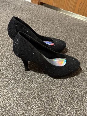 Hot Tomato Black Sparkle Mid-Heel Pumps